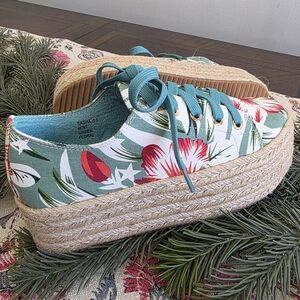Vintage Havana Women's Sasha Sneakers in Mint Green Floral